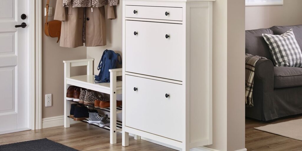 The Shoe Storage helps to clutter the mess